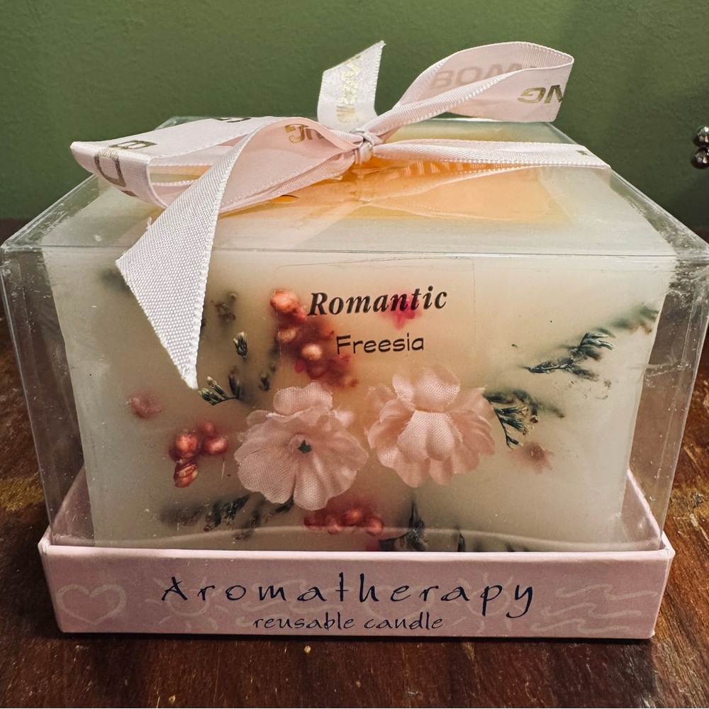 💐 Vintage Aromatherapy Candle – Romantic Freesia